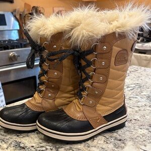 Sorel Brown and Black Fur-Lined Boots